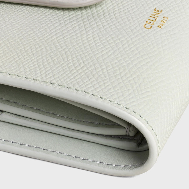 SMALL STRAP WALLET ESSENTIALS IN BICOLOUR GRAINED CALFSKIN JADE / CHALK