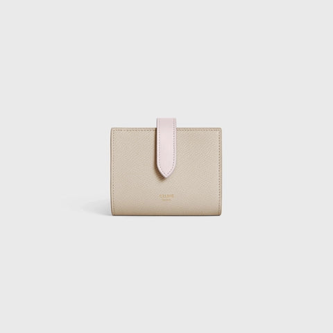 SMALL STRAP WALLET ESSENTIALS IN BICOLOUR GRAINED CALFSKIN TRENCH / POUDRÉ