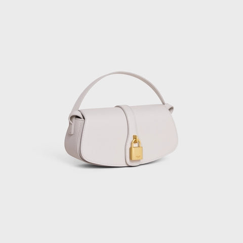 CLUTCH ON STRAP TABOU IN SMOOTH CALFSKIN CHALK