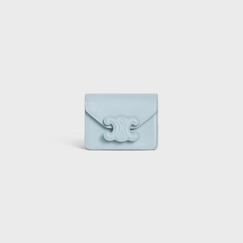 CARD HOLDER ON CHAIN TRIOMPHE IN SHINY CALFSKIN ICE BLUE