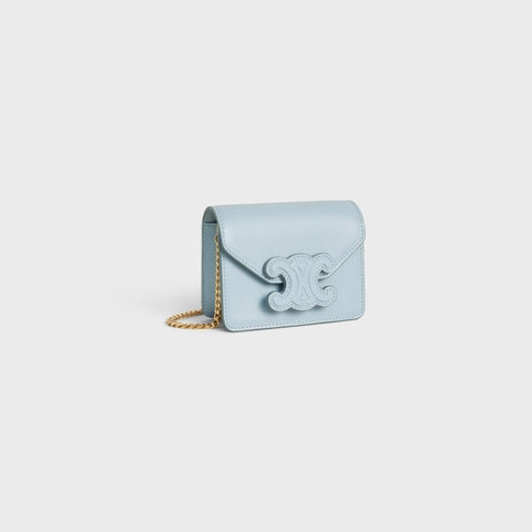 CARD HOLDER ON CHAIN TRIOMPHE IN SHINY CALFSKIN ICE BLUE