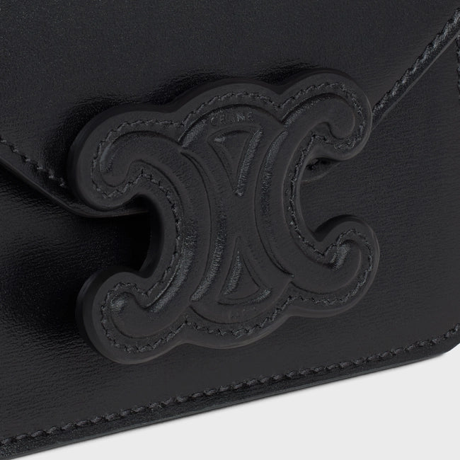 CARD HOLDER ON CHAIN TRIOMPHE IN SHINY CALFSKIN BLACK