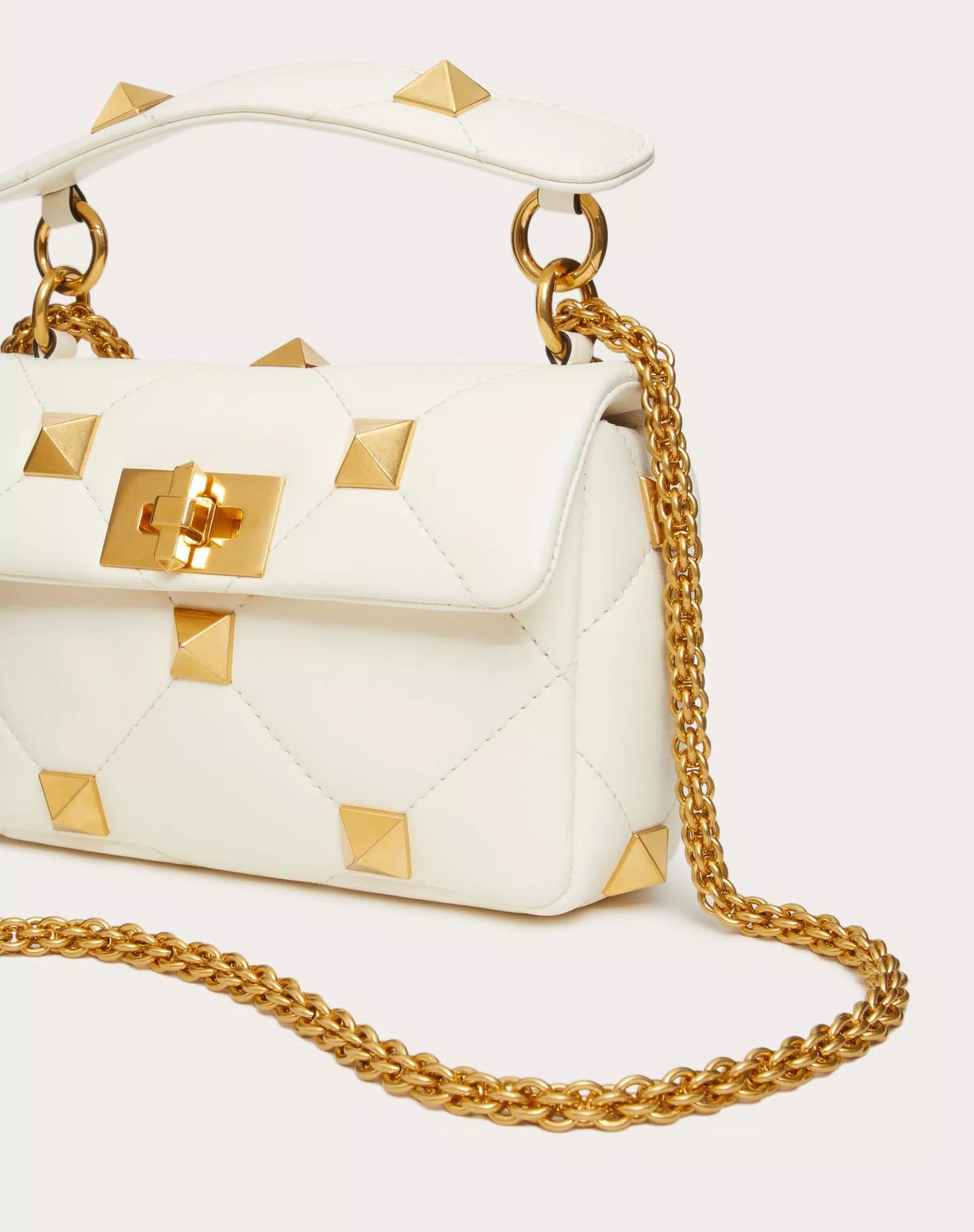 ONLINE EXCLUSIVE SMALL ROMAN STUD THE SHOULDER BAG IN NAPPA WITH CHAIN