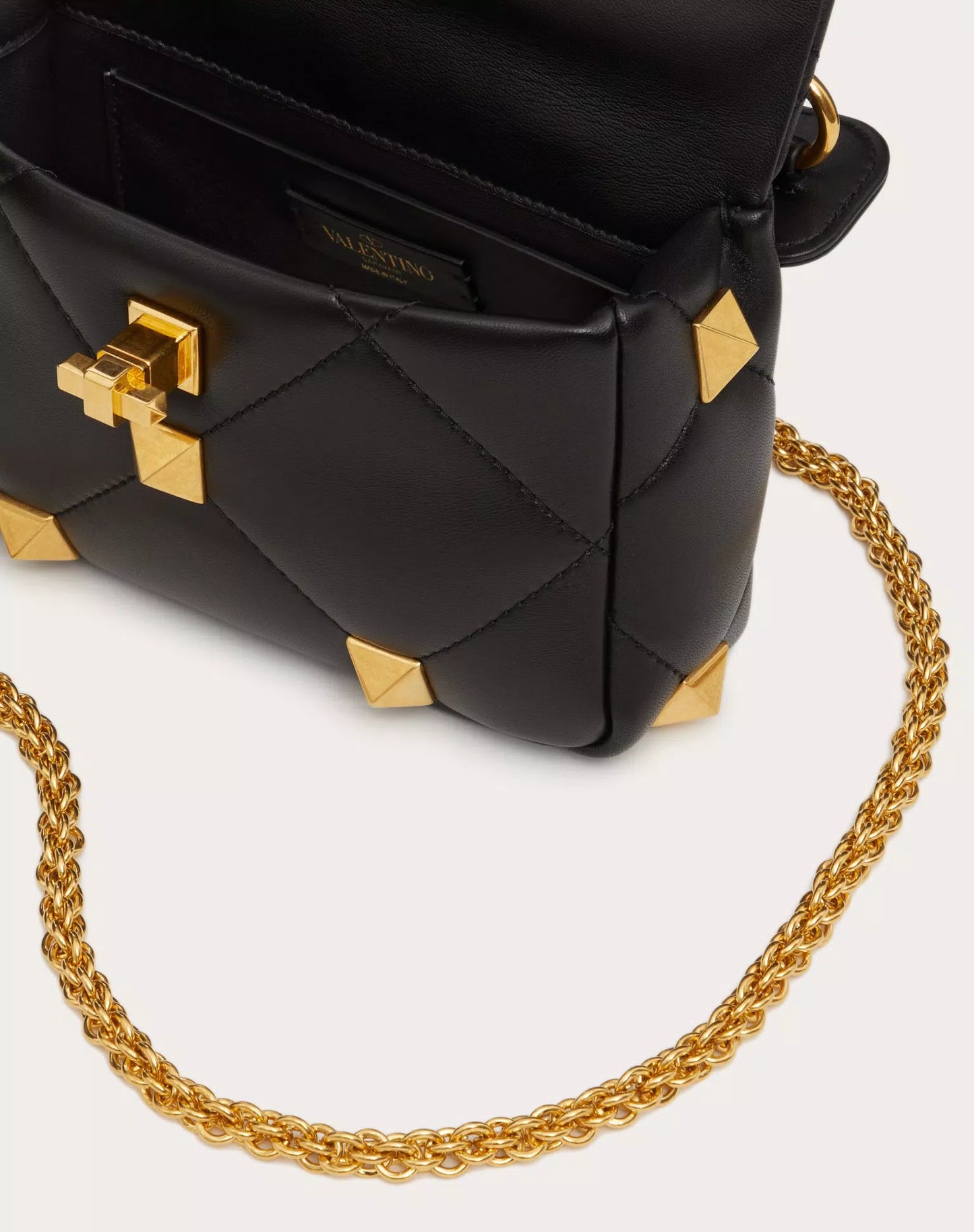 ONLINE EXCLUSIVE SMALL ROMAN STUD THE SHOULDER BAG IN NAPPA WITH CHAIN