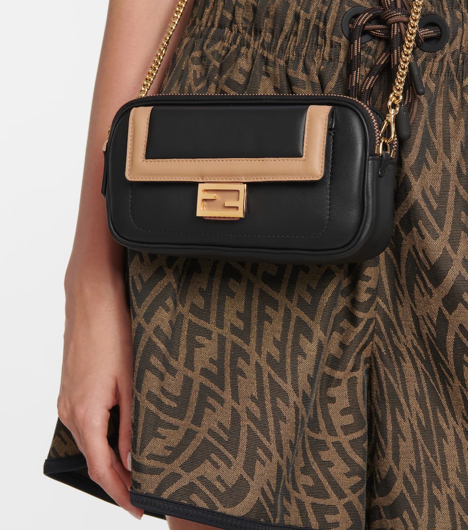 Easy 2 Baguette leather shoulder bag