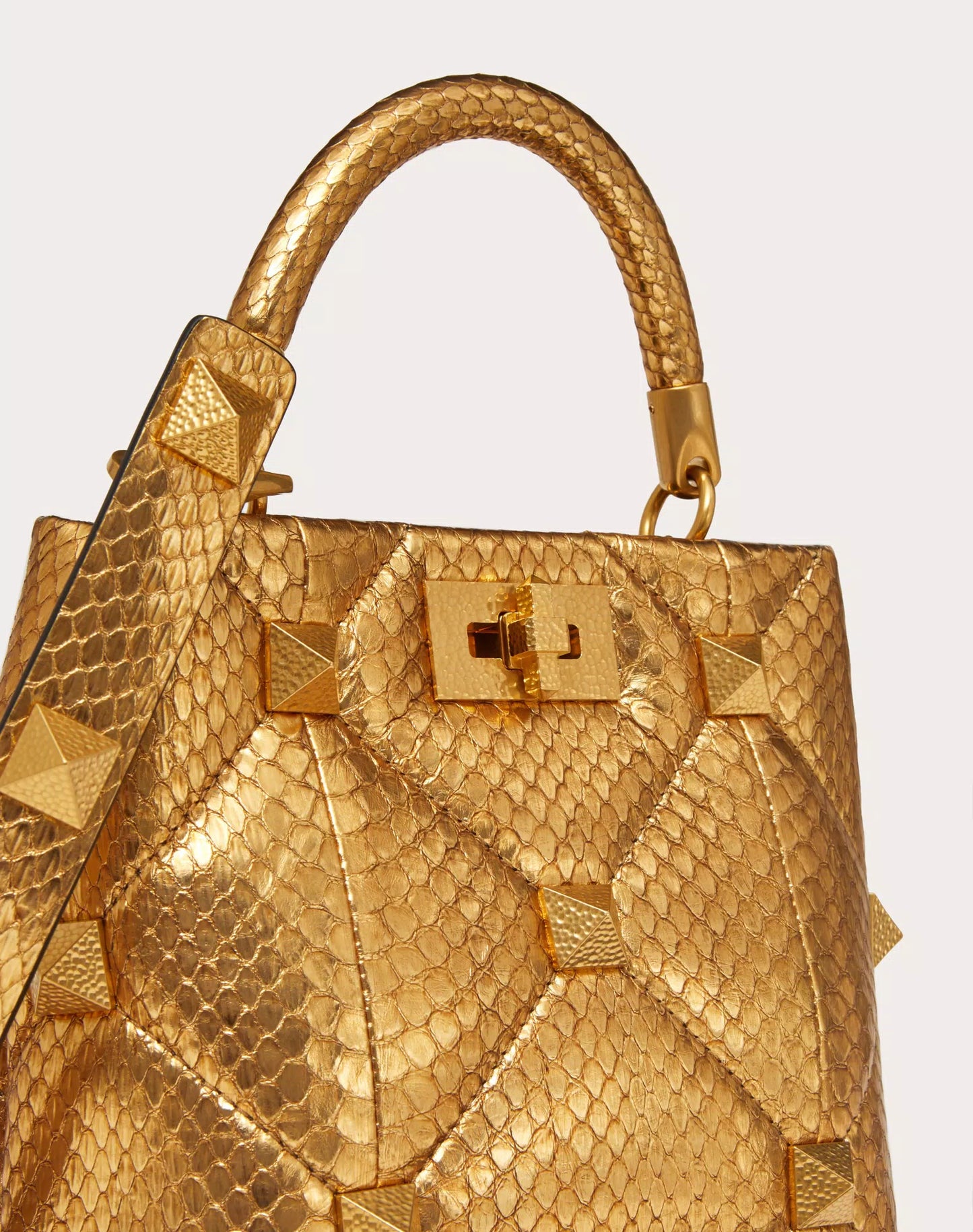 SMALL ROMAN STUD THE HANDLE BAG IN METALLIC SNAKESKIN